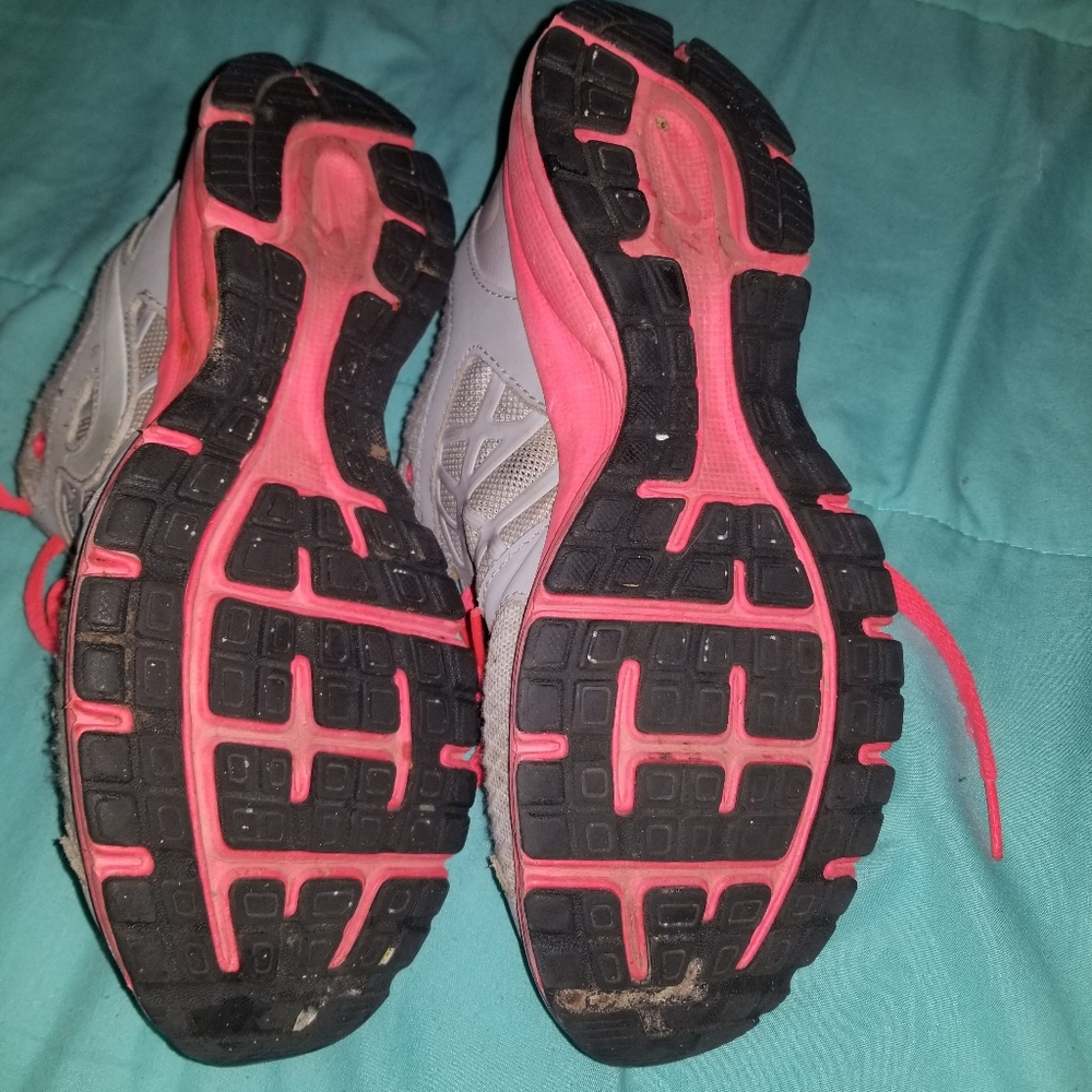 Nikes - Picture 2 of 3